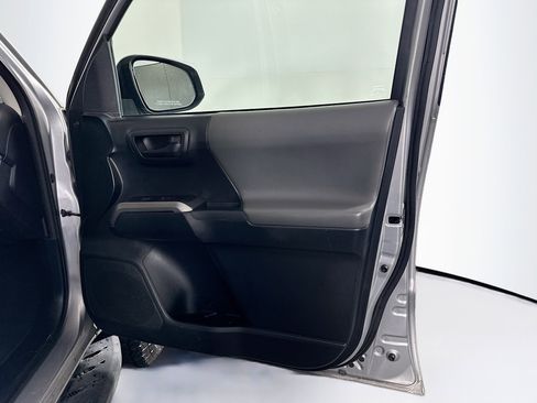 Used 2017 Toyota Tacoma SR5 w/ Tow Package image 29