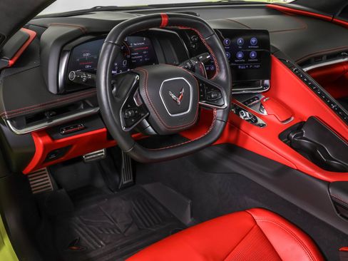 Used 2021 Chevrolet Corvette Stingray w/ Z51 Performance Package image 4