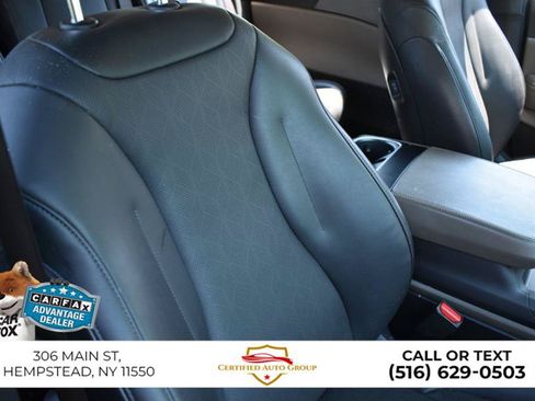 Used 2025 Kia Carnival FWD image 24