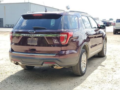 Used 2018 Ford Explorer XLT w/ Equipment Group 202A AWD/4WD image 4