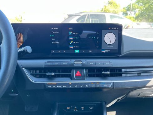 Used 2025 Kia K4 LXS image 17