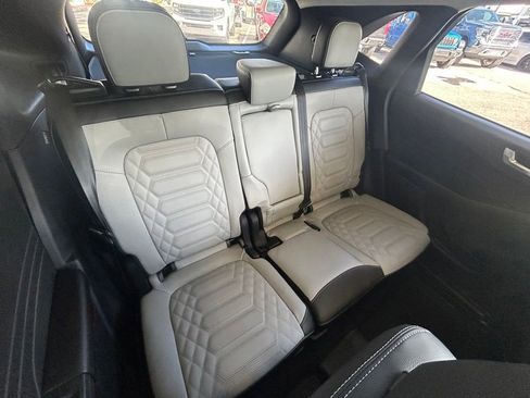 Certified 2024 Ford Escape SE w/ PHEV Premium Package image 32