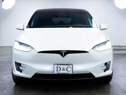 Used 2019 Tesla Model X 100D image 2