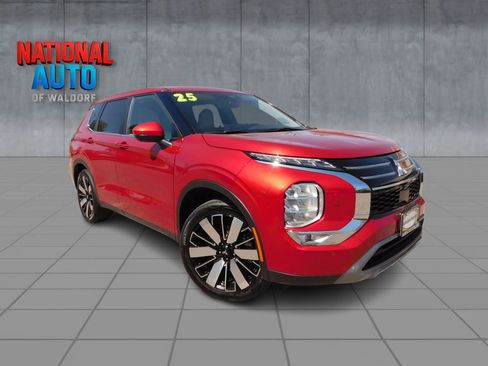 Used 2025 Mitsubishi Outlander SE AWD/4WD image 1