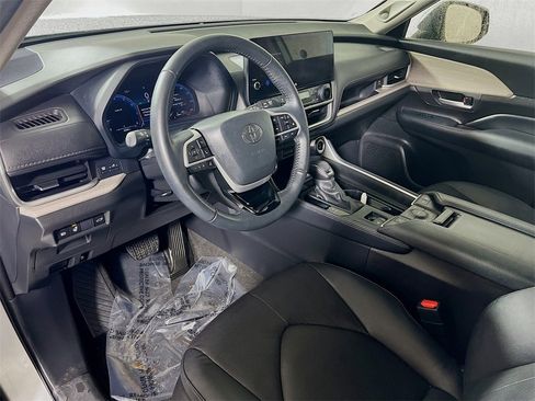 Used 2024 Toyota Grand Highlander Limited image 10