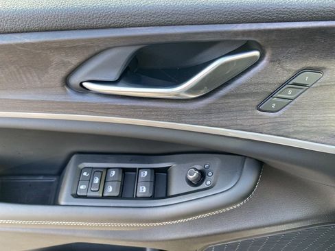 New 2025 Jeep Grand Cherokee Limited w/ Black Appearance Package image 22