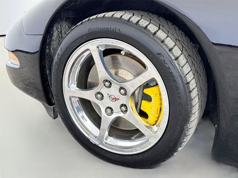 Used 2004 Chevrolet Corvette Convertible w/ Preferred Equipment Group RWD image 27