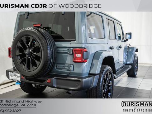Used 2024 Jeep Wrangler Unlimited Sahara w/ Safety Group AWD/4WD image 5
