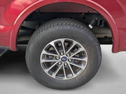 Used 2019 Ford F150 XLT w/ Equipment Group 302A Luxury AWD/4WD image 10