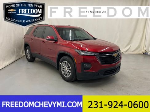 Used 2023 Chevrolet Traverse LT w/ LPO, Floor Liner Package AWD/4WD image 1