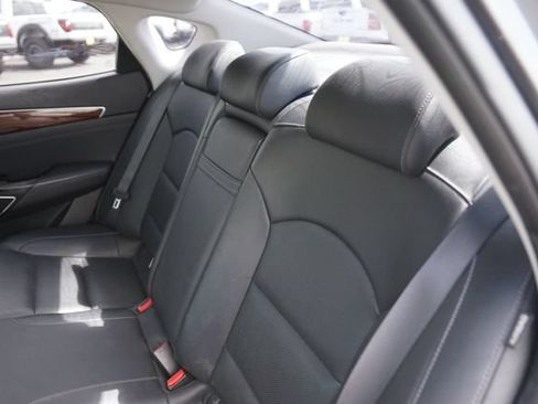 Used 2019 Kia Cadenza Technology FWD image 14