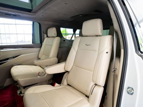 Used 2025 Cadillac Escalade ESV Sport Platinum w/ LPO, ONYX Package RWD image 49