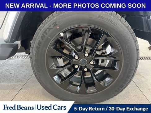 Used 2025 Jeep Wrangler Unlimited Sahara image 16