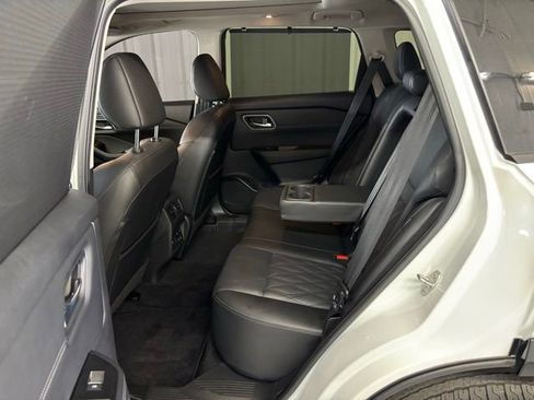 Used 2024 Nissan Rogue Platinum w/ Platinum Premium Package image 11