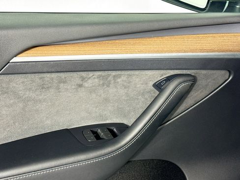 Used 2023 Tesla Model Y Long Range image 17