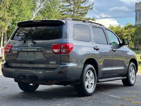 Used 2014 Toyota Sequoia SR5 RWD image 5