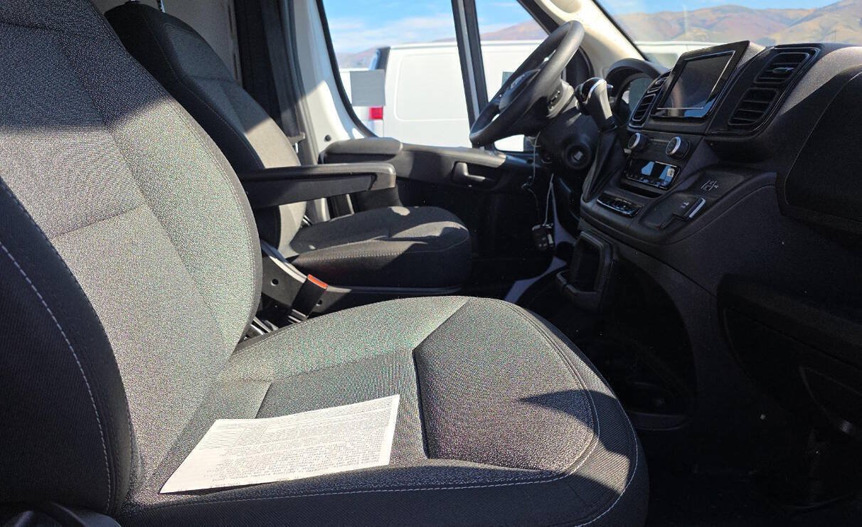 Used 2024 RAM ProMaster 2500 w/ Convenience Group FWD image 9