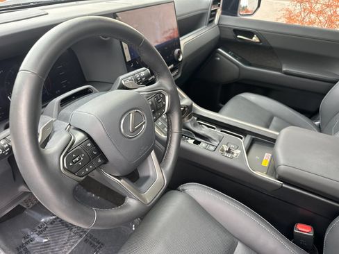 Used 2024 Lexus GX 550 w/ Accessory Package (31) AWD/4WD image 10