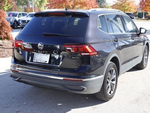 Used 2022 Volkswagen Tiguan SE image 3