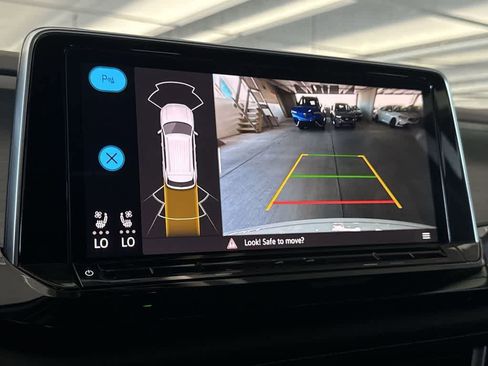 Used 2025 Volkswagen Atlas Cross Sport SE image 19