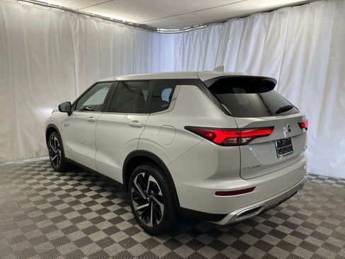 New 2025 Mitsubishi Outlander SE image 4