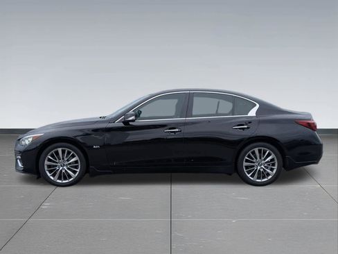 Used 2018 INFINITI Q50 Luxe w/ Essential Package (3.0T Luxe) AWD/4WD image 3