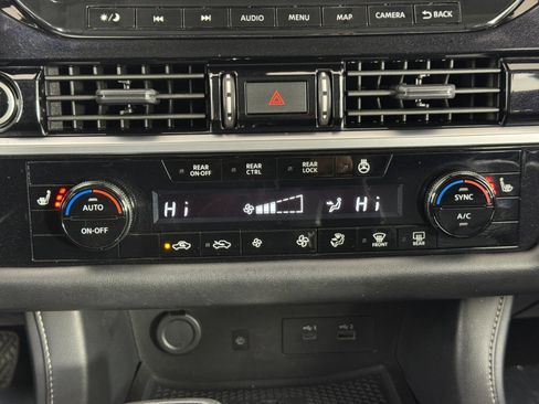 Used 2023 Nissan Pathfinder SL image 25