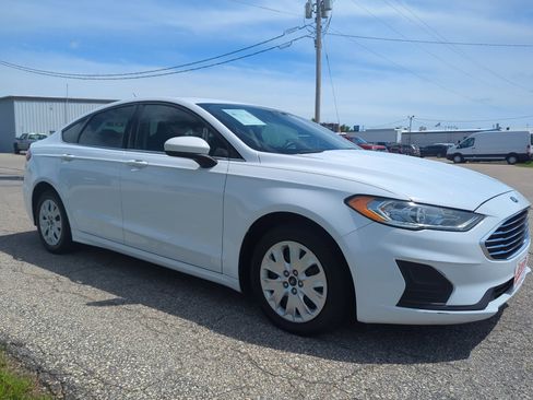Used 2019 Ford Fusion S image 2