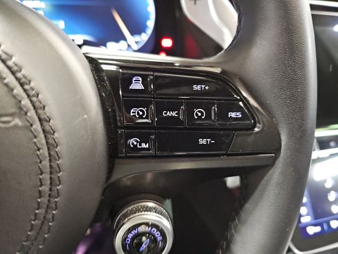 Used 2023 Maserati Grecale Trofeo AWD/4WD image 19