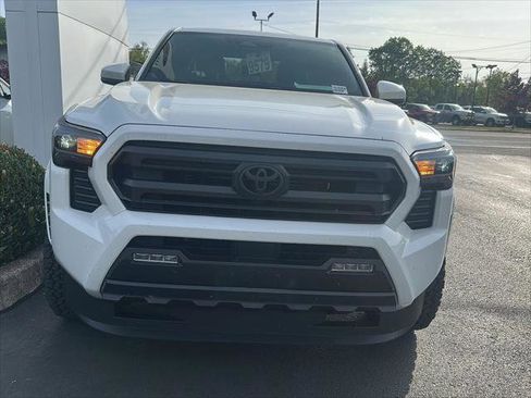 Certified 2024 Toyota Tacoma SR5 AWD/4WD image 6