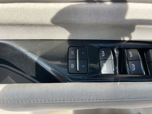 Used 2021 Cadillac Escalade ESV Premium Luxury Platinum image 11