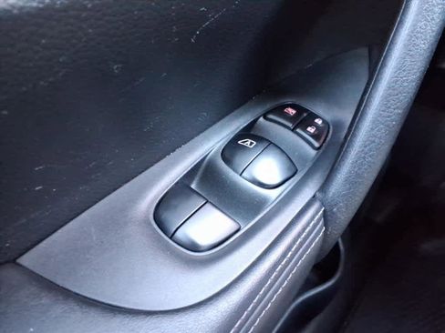 Certified 2017 Nissan Rogue S image 21