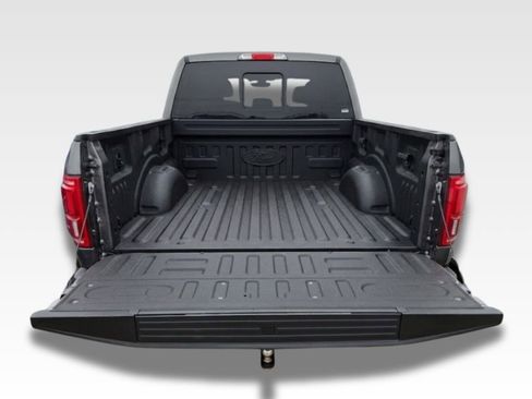 Used 2015 Ford F150 Platinum w/ Equipment Group 701A Luxury AWD/4WD image 5