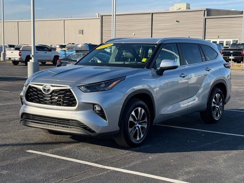 Used 2024 Toyota Highlander XLE image 9