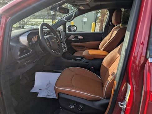 New 2026 Chrysler Pacifica Select image 7