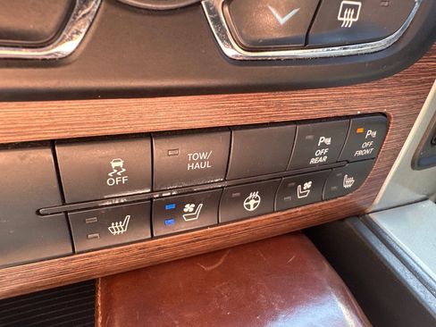 Used 2015 RAM 1500 Laramie w/ Convenience Group AWD/4WD image 19