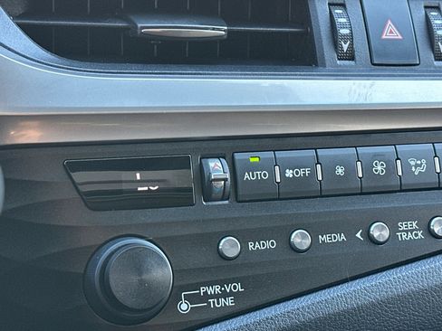 Used 2020 Lexus ES 350 w/ Luxury Package image 28