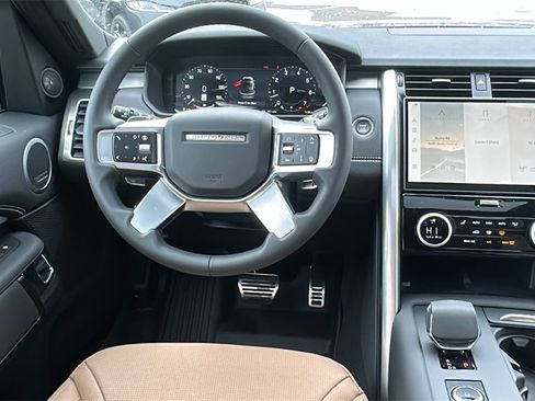 New 2026 Land Rover Discovery Limited Edition image 25
