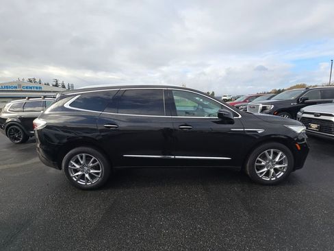 Used 2023 Buick Enclave Essence w/ Experience Buick Package image 3