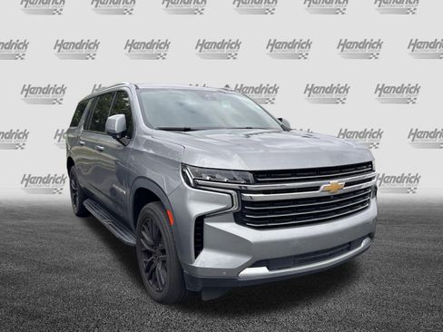 Used 2023 Chevrolet Suburban LT w/ LT Signature Package AWD/4WD image 2