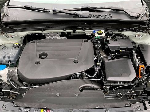 Certified 2024 Volvo XC40 B5 Plus w/ Climate Package image 30