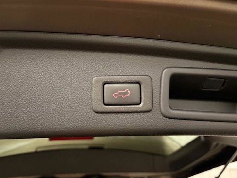 Used 2017 Subaru Forester 2.5i Touring image 11