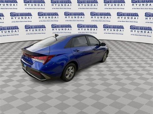 Certified 2025 Hyundai Elantra SE image 8