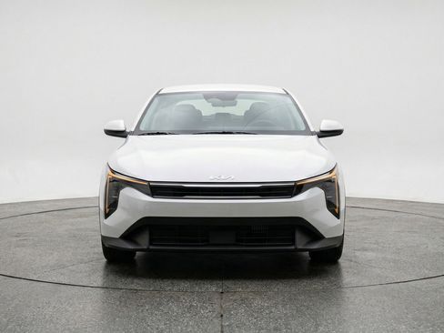 Used 2025 Kia K4 LXS FWD image 2