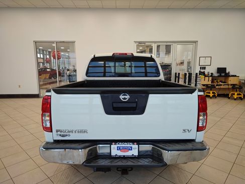 Used 2017 Nissan Frontier SV image 4