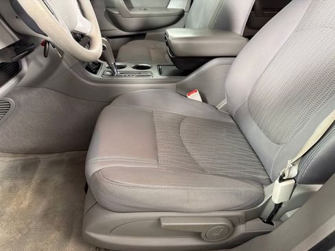Used 2015 Chevrolet Traverse LS FWD image 12