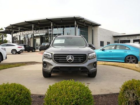 Used 2026 Mercedes-Benz GLB 250 4MATIC image 2