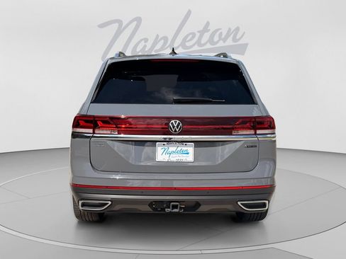 Used 2025 Volkswagen Atlas SEL AWD/4WD image 4