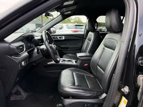 Used 2020 Ford Explorer XLT w/ Equipment Group 202A AWD/4WD image 12
