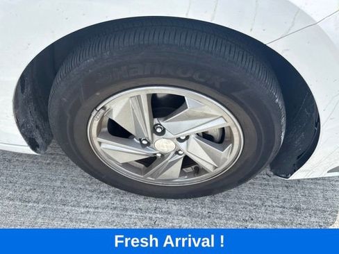 Used 2024 Hyundai Elantra SE FWD image 14